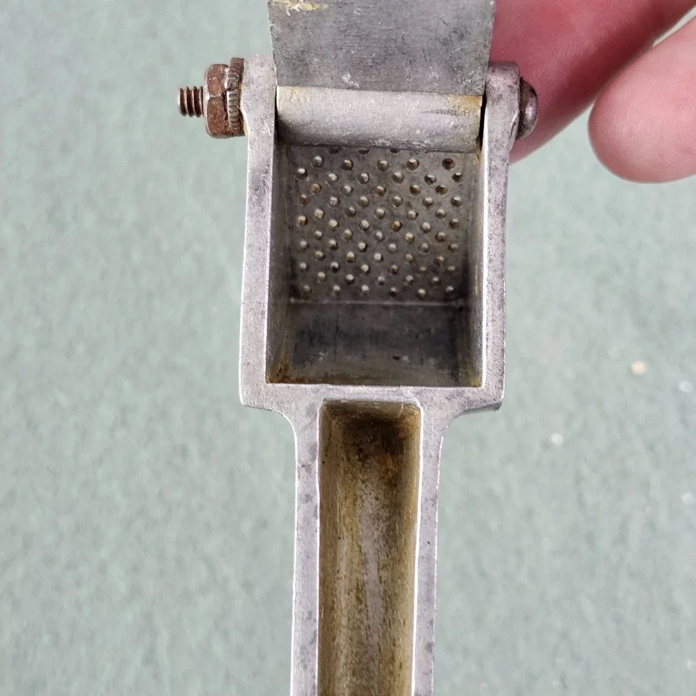 Vintage Mrs. Damar Brevetto No‎ 39715 Aluminum Garlic Press Made in Italy